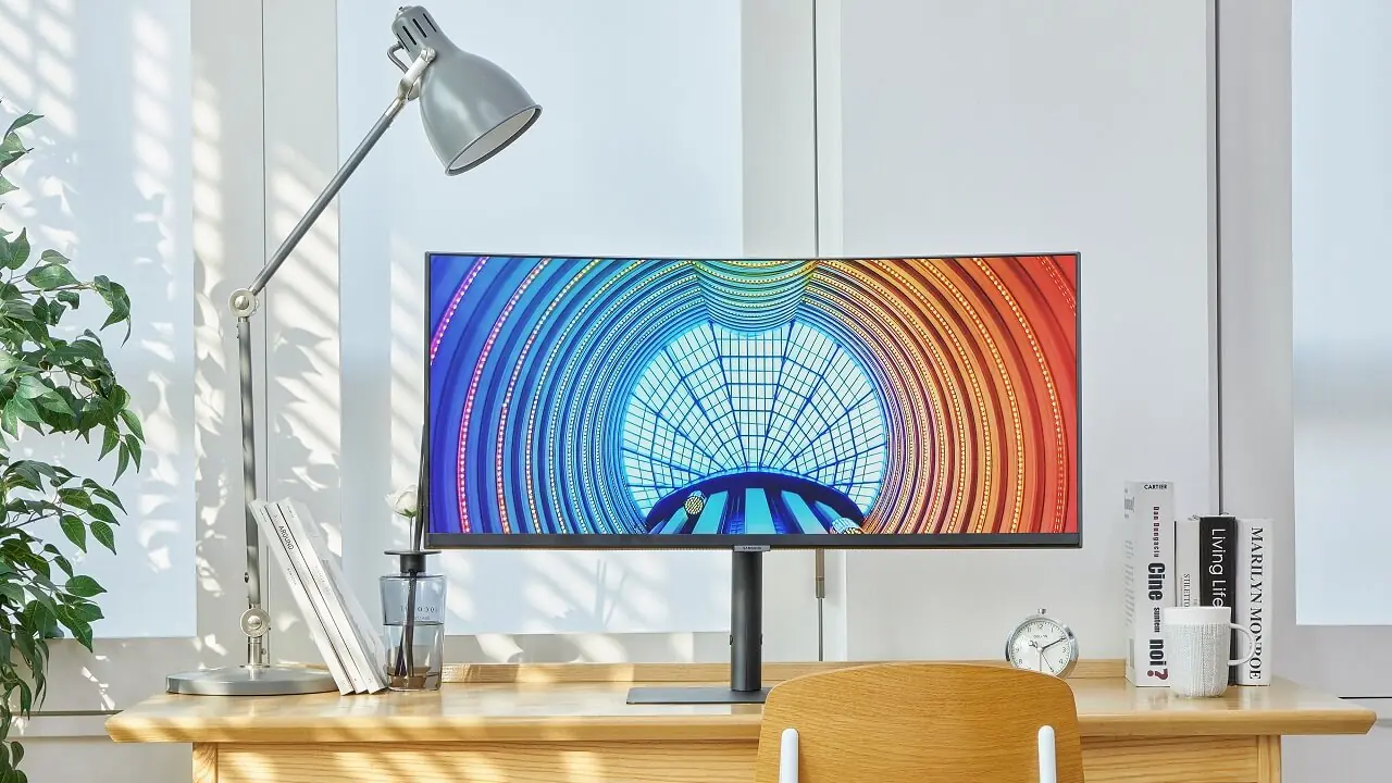 Монитор Samsung UHD